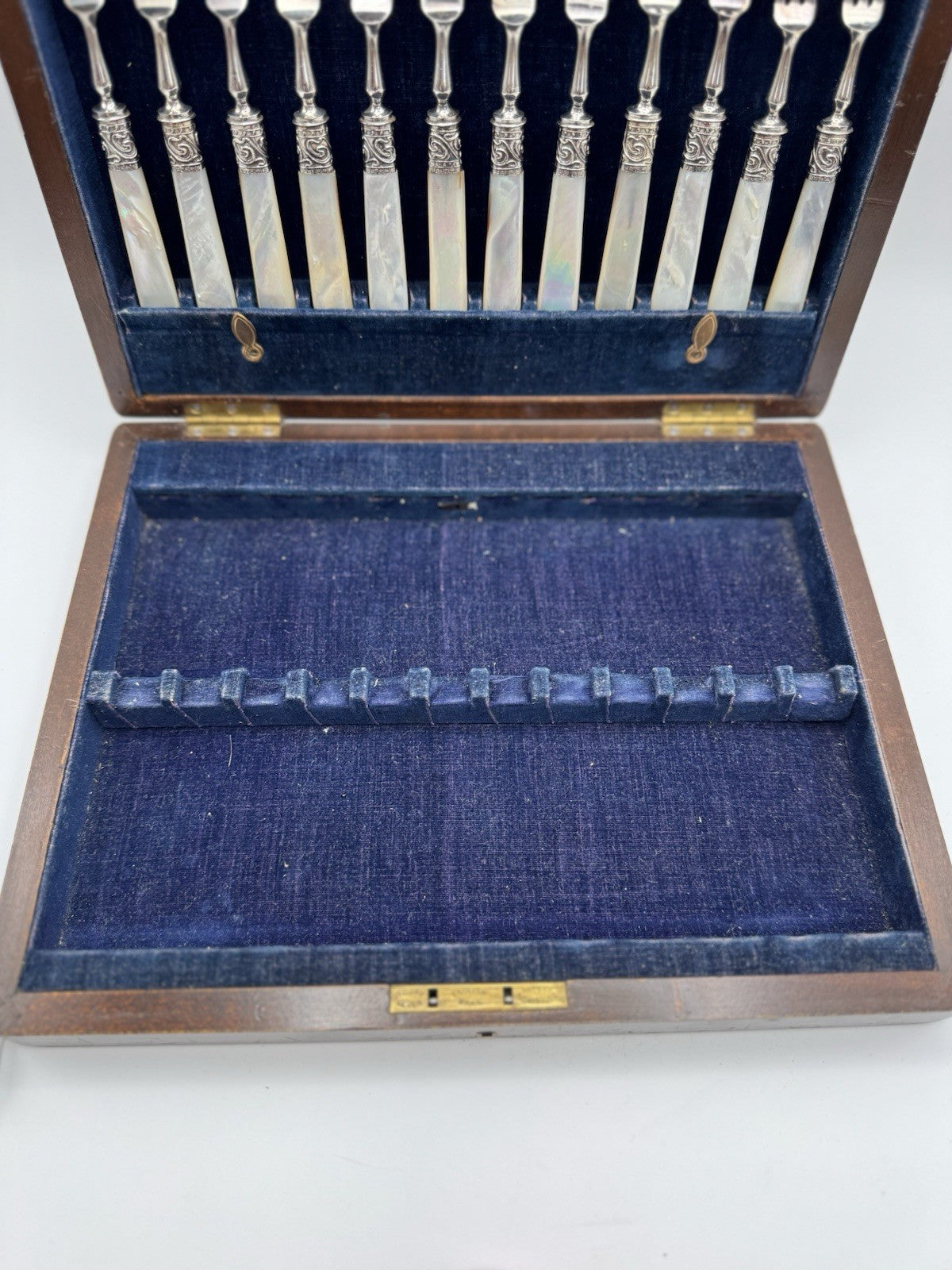 24 Pc Antique Mother of Pearl Dessert Set Sterling Ferrule Sheffield 1902 BOX