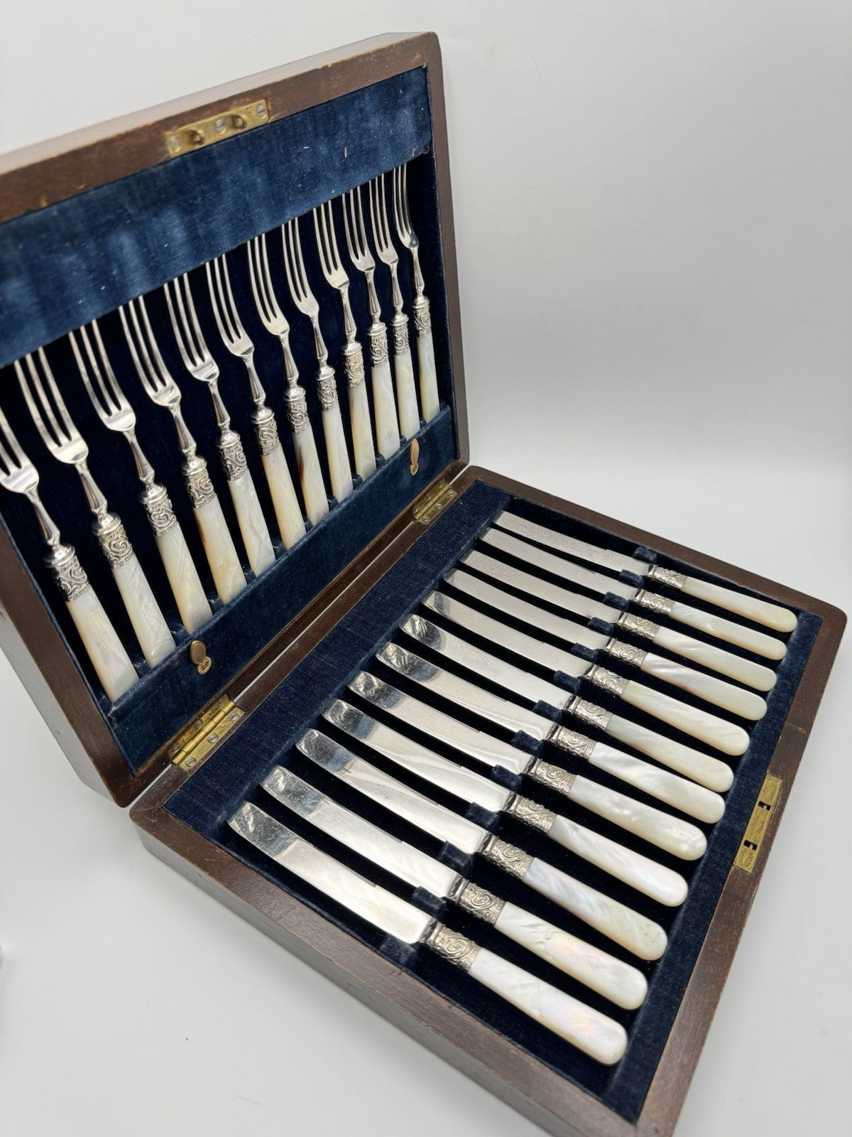 24 Pc Antique Mother of Pearl Dessert Set Sterling Ferrule Sheffield 1902 BOX