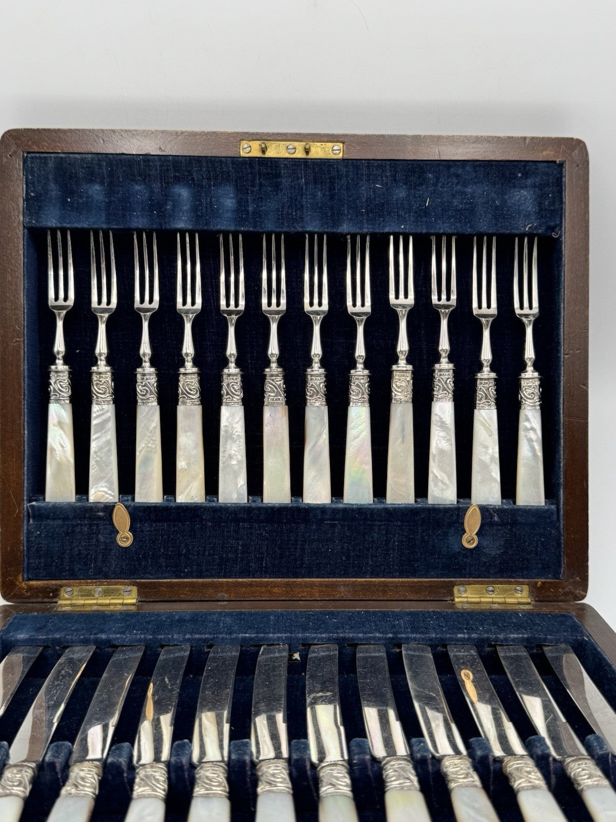 24 Pc Antique Mother of Pearl Dessert Set Sterling Ferrule Sheffield 1902 BOX