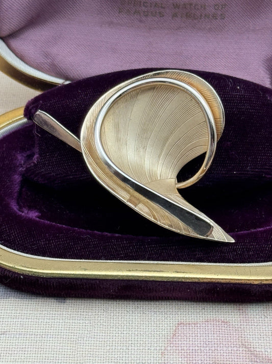 Vintage Coro Pegasus Brooch Modernist Goldtone Swirl Pin 2.75”