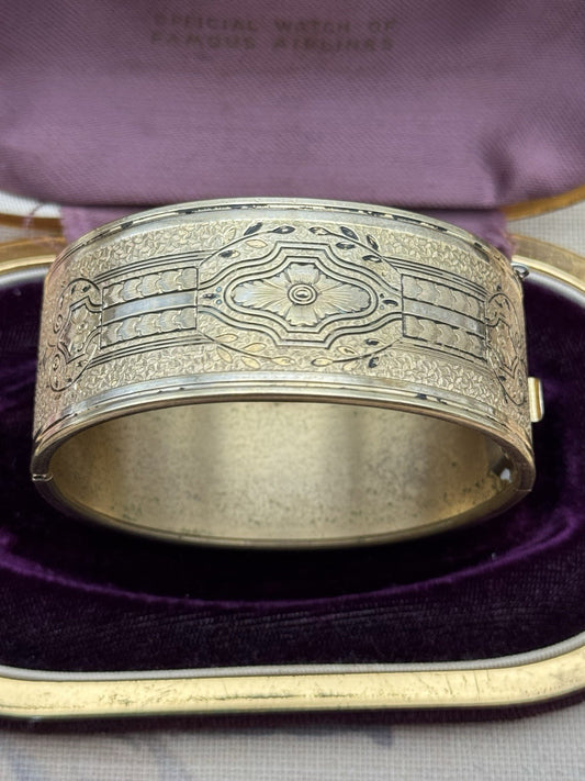 Coro Signed Antique Style Goldtone Hinged Bangle Bracelet Push Lock 6.5”