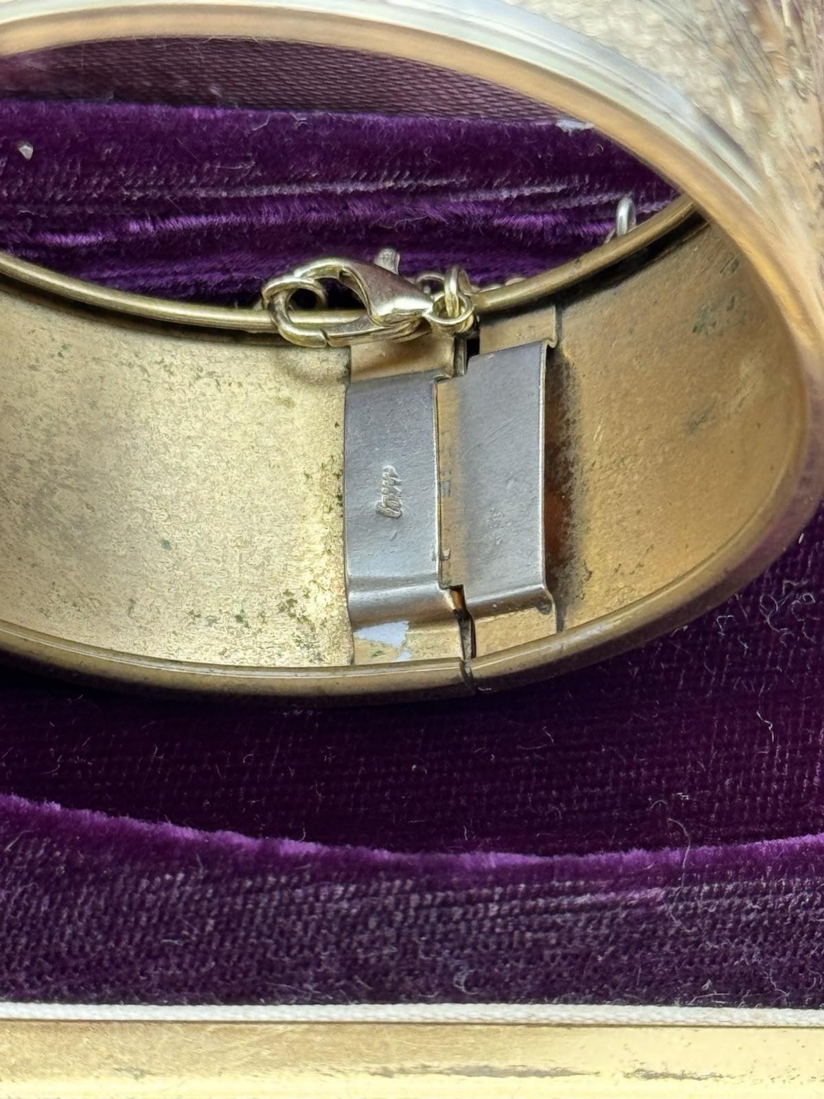 Coro Signed Antique Style Goldtone Hinged Bangle Bracelet Push Lock 6.5”