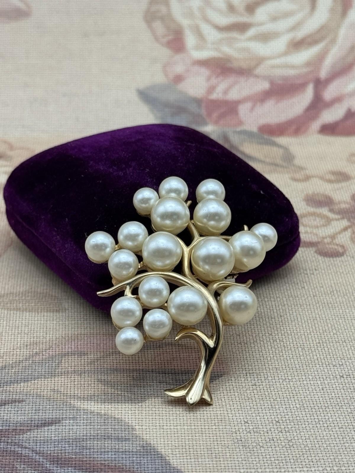 Vintage Brooch Faux Pearl Cluster Grapevine Goldtone MCM  2”
