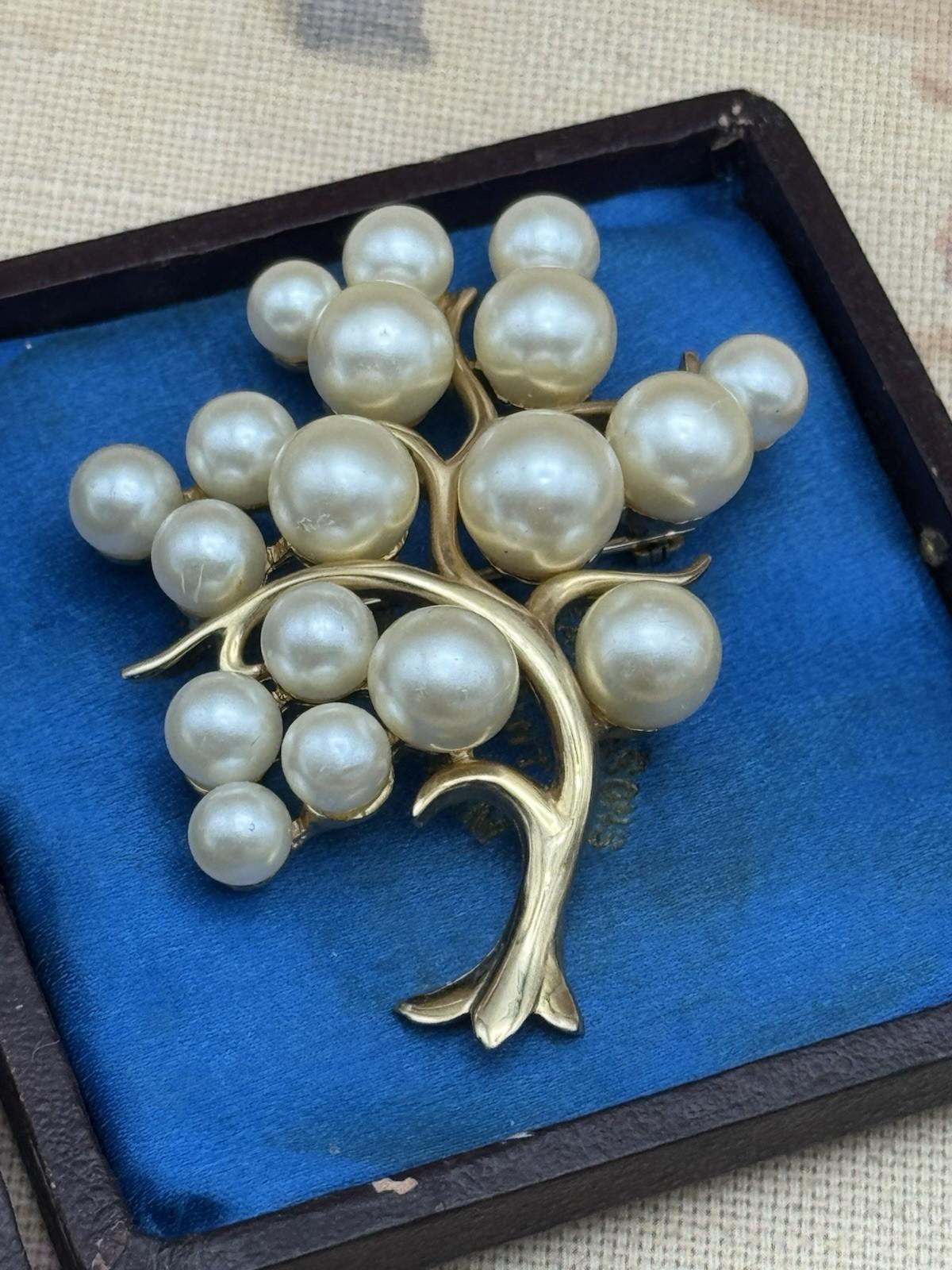 Vintage Brooch Faux Pearl Cluster Grapevine Goldtone MCM  2”