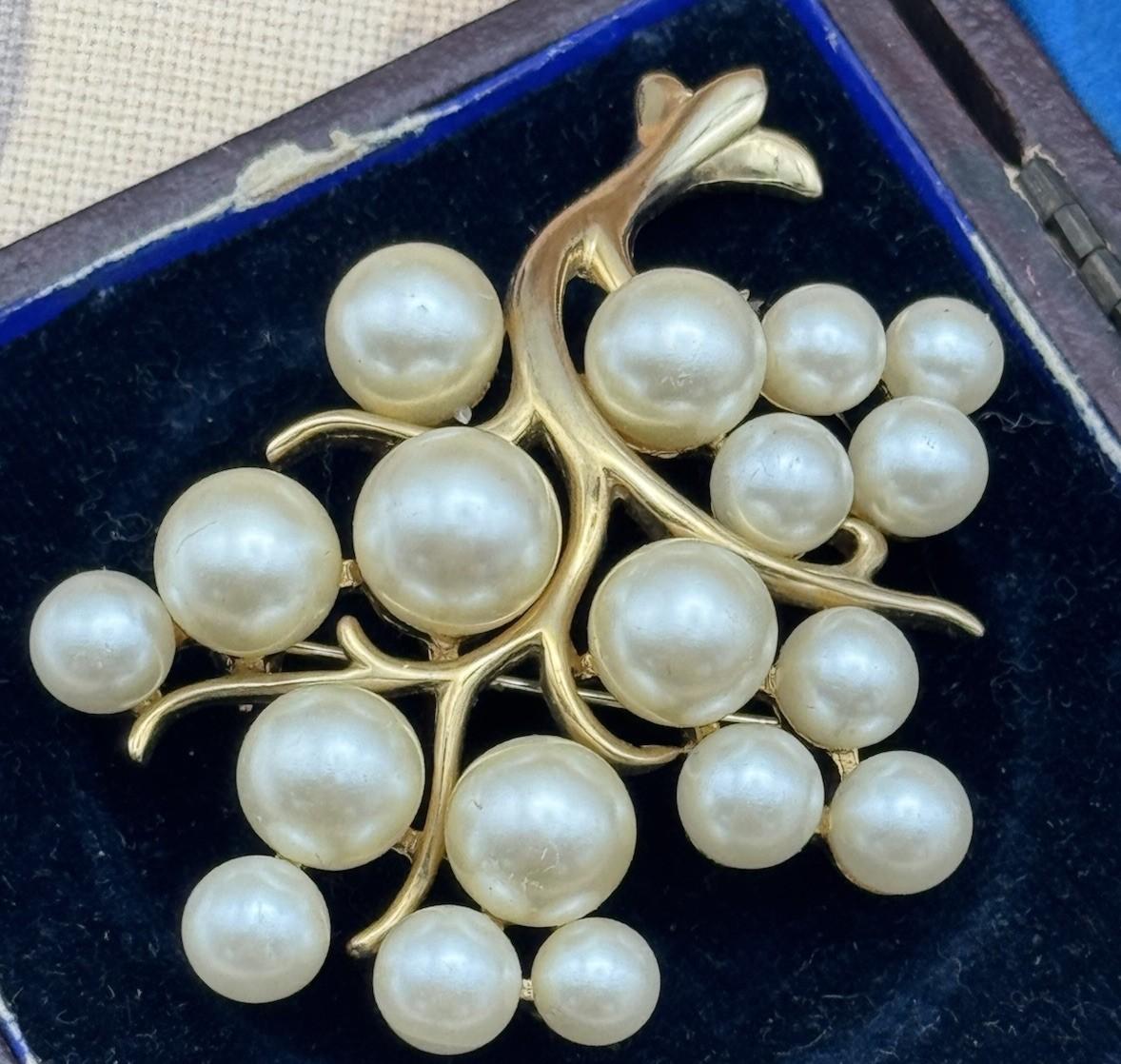 Vintage Brooch Faux Pearl Cluster Grapevine Goldtone MCM  2”