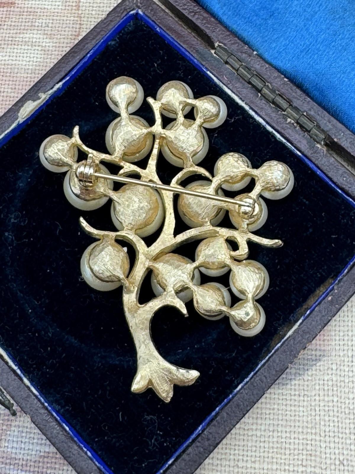 Vintage Brooch Faux Pearl Cluster Grapevine Goldtone MCM  2”