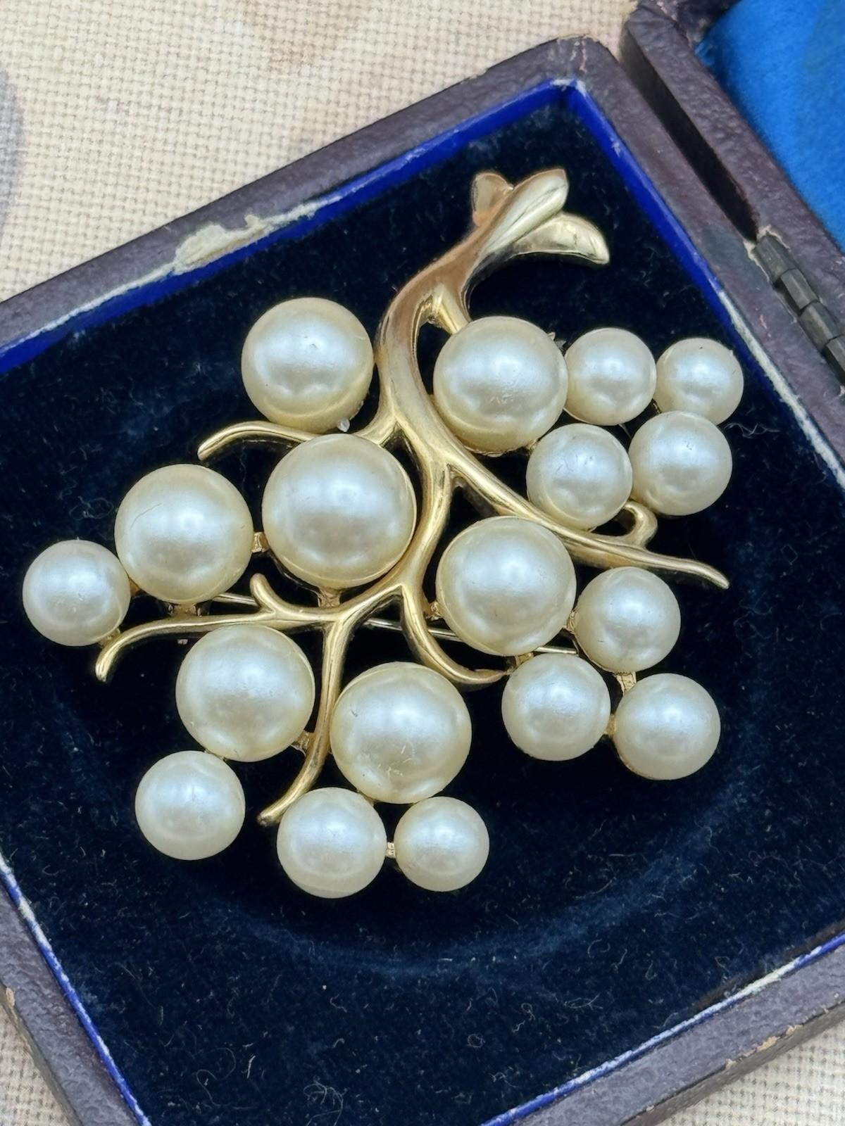 Vintage Brooch Faux Pearl Cluster Grapevine Goldtone MCM  2”