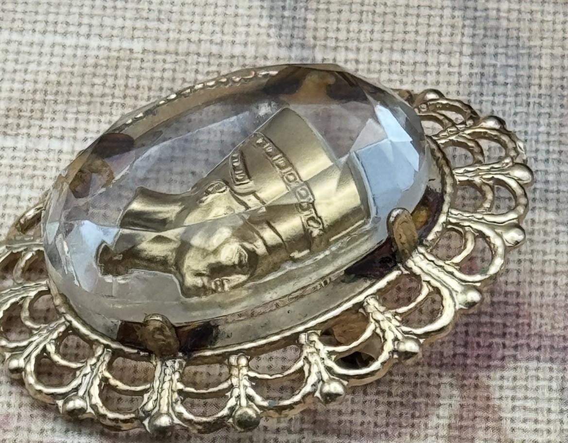 Intaglio Glass Cameo Brooch Nefertiti Profile Goldtone Egyptian Revival VINTAGE