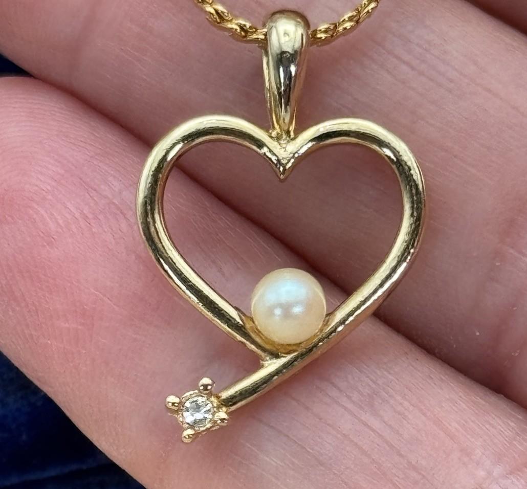 Vintage Necklace Heart Pendant with Pearl & Sparkling Accent Gold-Tone