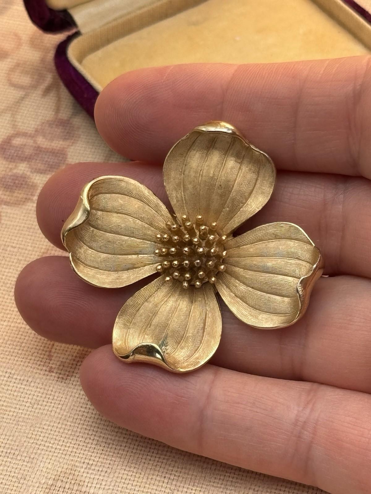 Vintage Signed Trifari Gold Tone Dogwood Flower Brooch