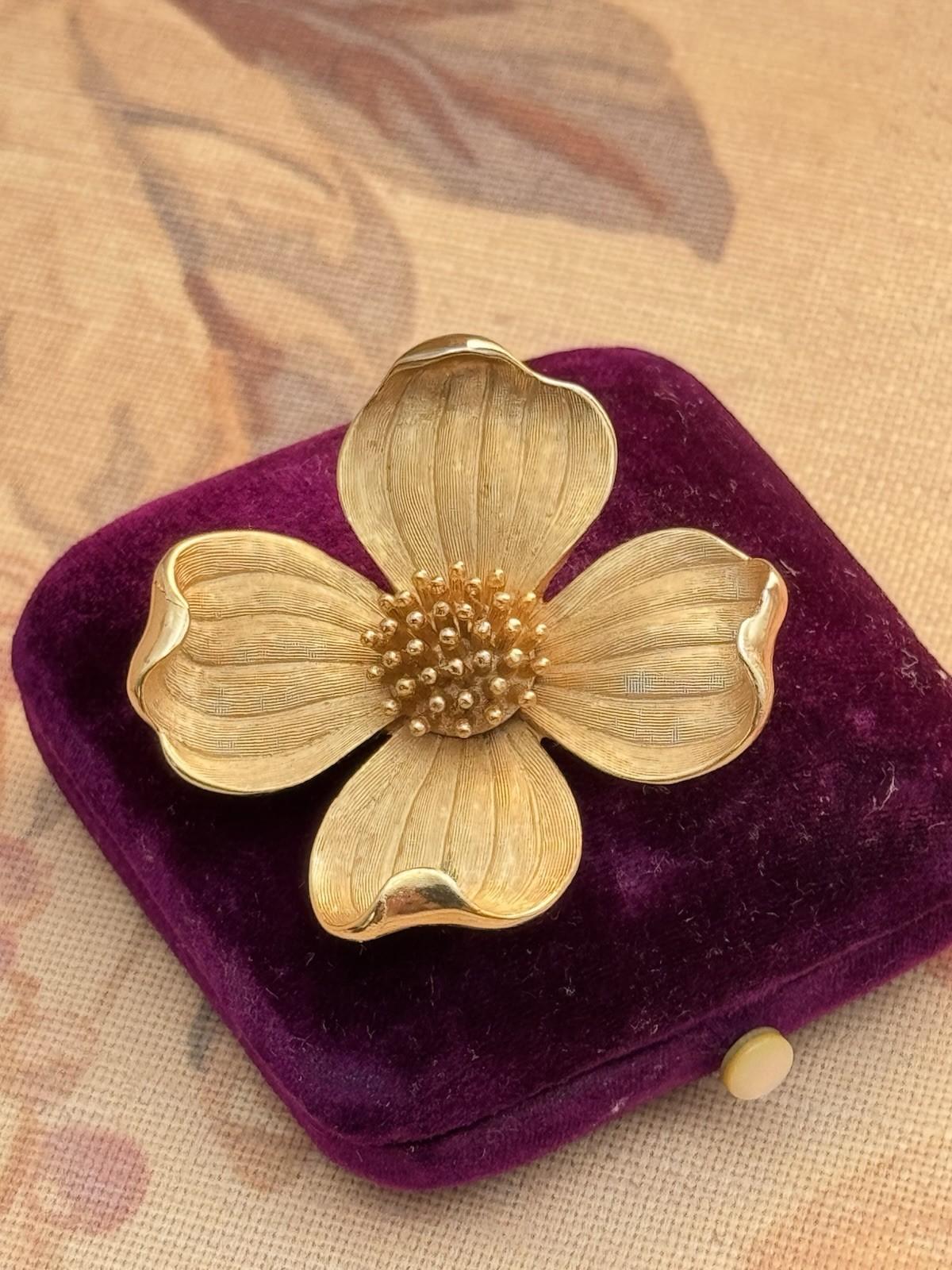 Vintage Signed Trifari Gold Tone Dogwood Flower Brooch