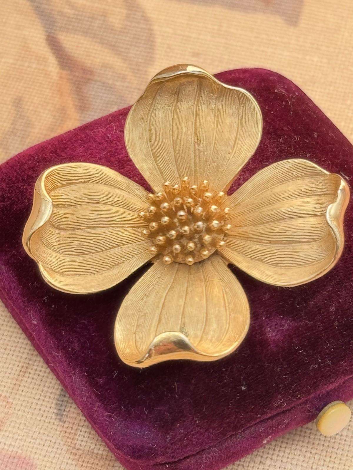Vintage Signed Trifari Gold Tone Dogwood Flower Brooch