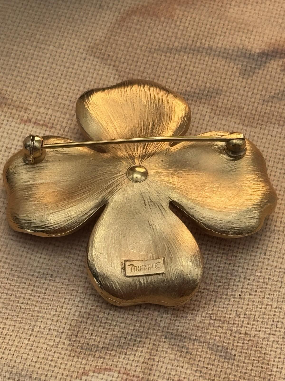 Vintage Signed Trifari Gold Tone Dogwood Flower Brooch