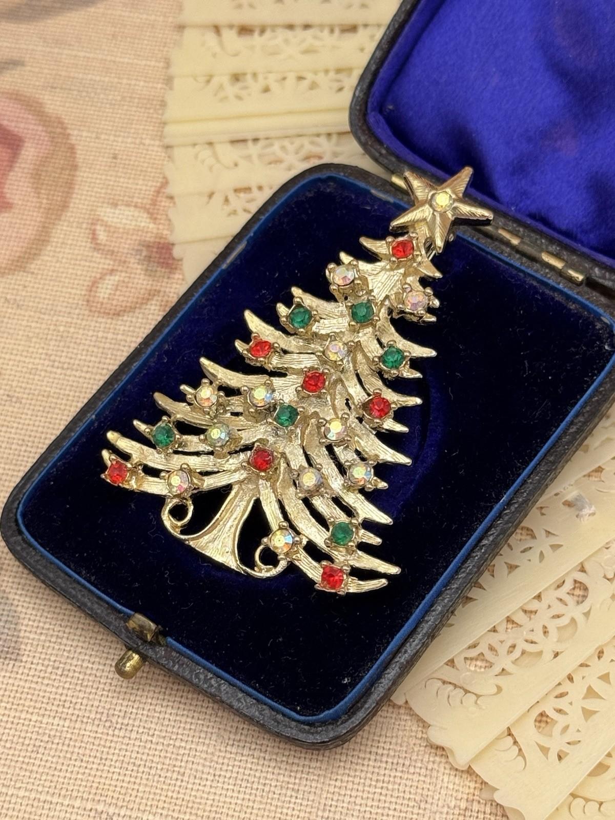 Vintage Tancer II Christmas Tree Brooch Goldtone Rhinestone Signed 2.5”