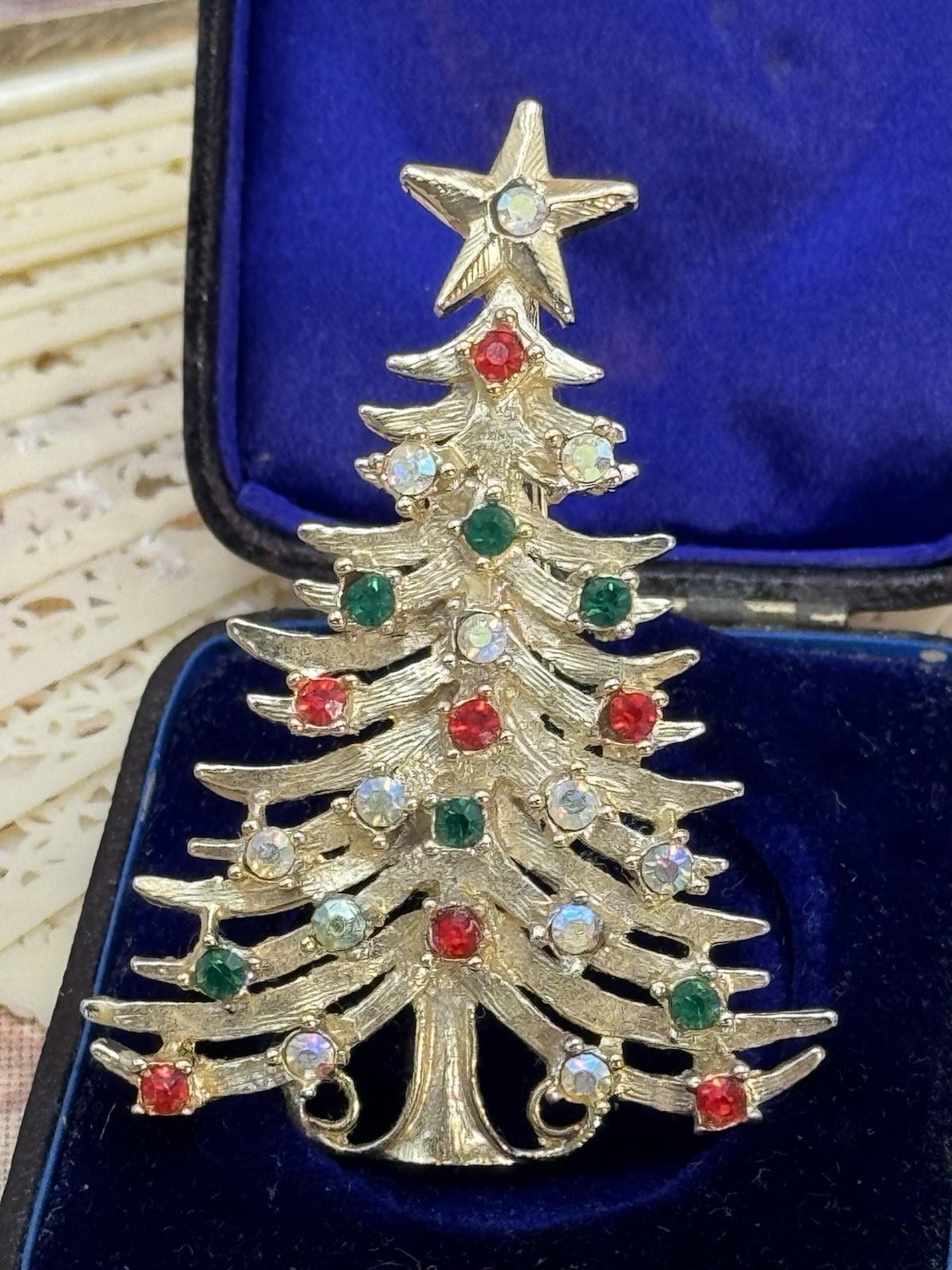 Vintage Tancer II Christmas Tree Brooch Goldtone Rhinestone Signed 2.5”