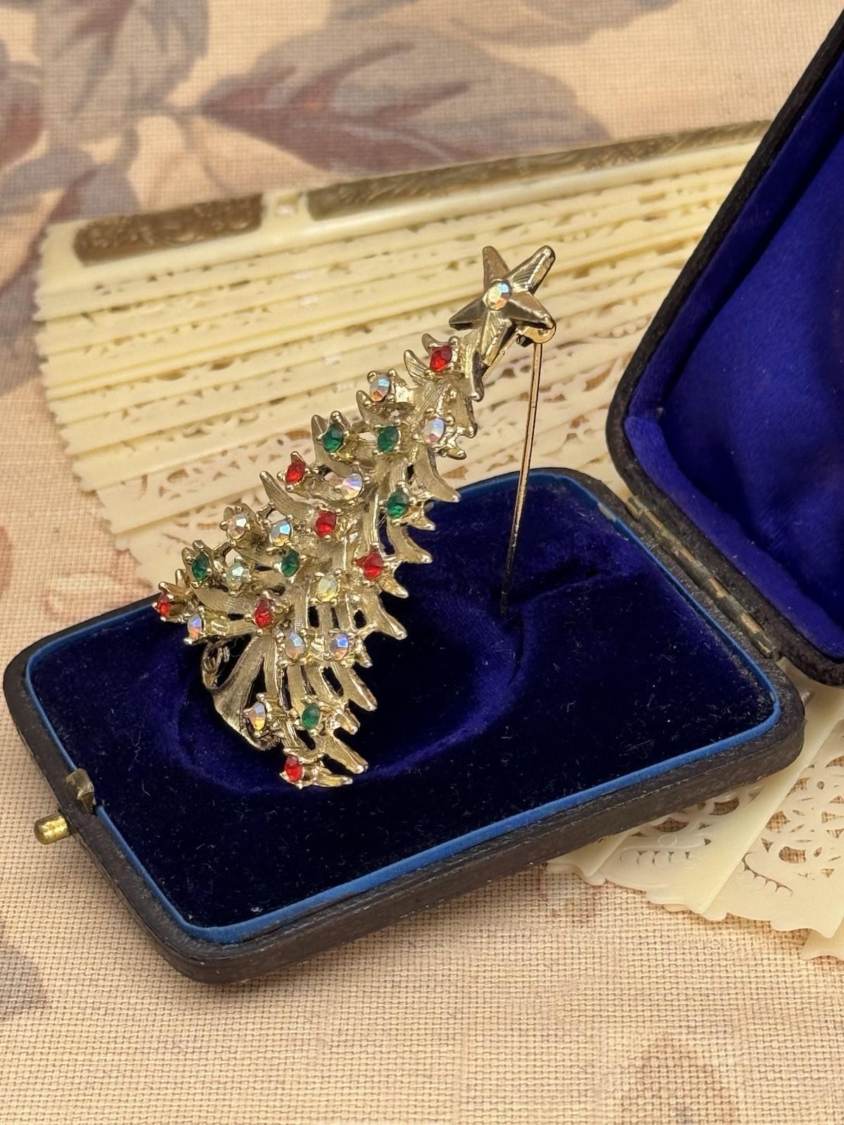 Vintage Tancer II Christmas Tree Brooch Goldtone Rhinestone Signed 2.5”