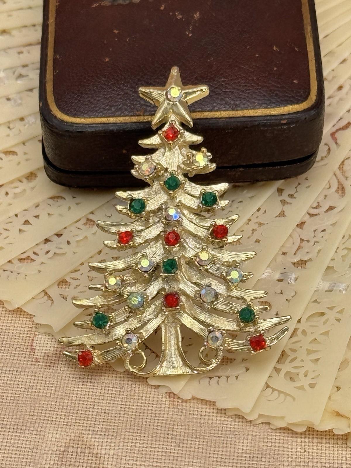 Vintage Tancer II Christmas Tree Brooch Goldtone Rhinestone Signed 2.5”