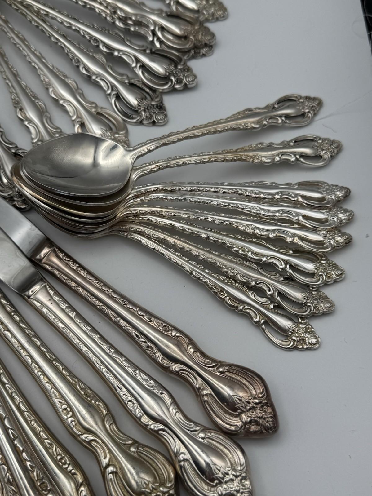 74 Pcs Countess International Silver 1969 Silverplate Flatware Set Cloth Case