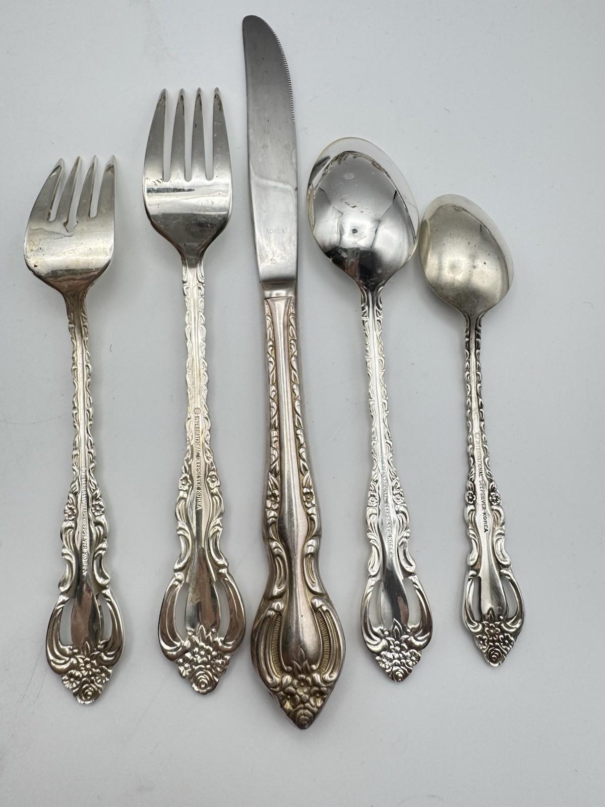 74 Pcs Countess International Silver 1969 Silverplate Flatware Set Cloth Case