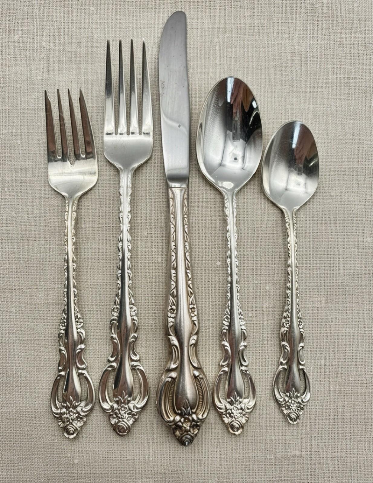 74 Pcs Countess International Silver 1969 Silverplate Flatware Set Cloth Case