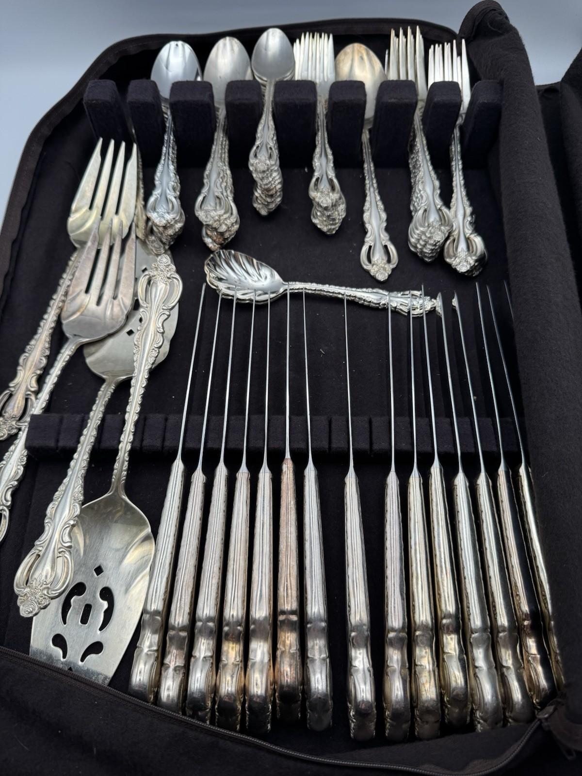 74 Pcs Countess International Silver 1969 Silverplate Flatware Set Cloth Case