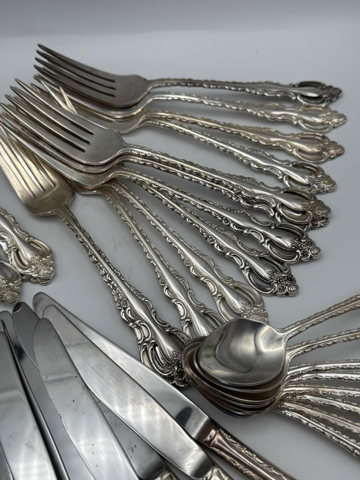 74 Pcs Countess International Silver 1969 Silverplate Flatware Set Cloth Case