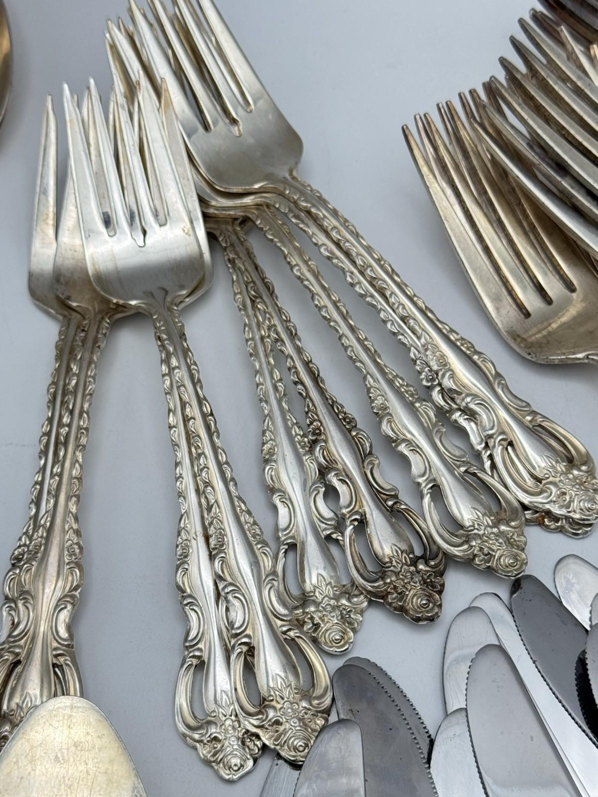 74 Pcs Countess International Silver 1969 Silverplate Flatware Set Cloth Case