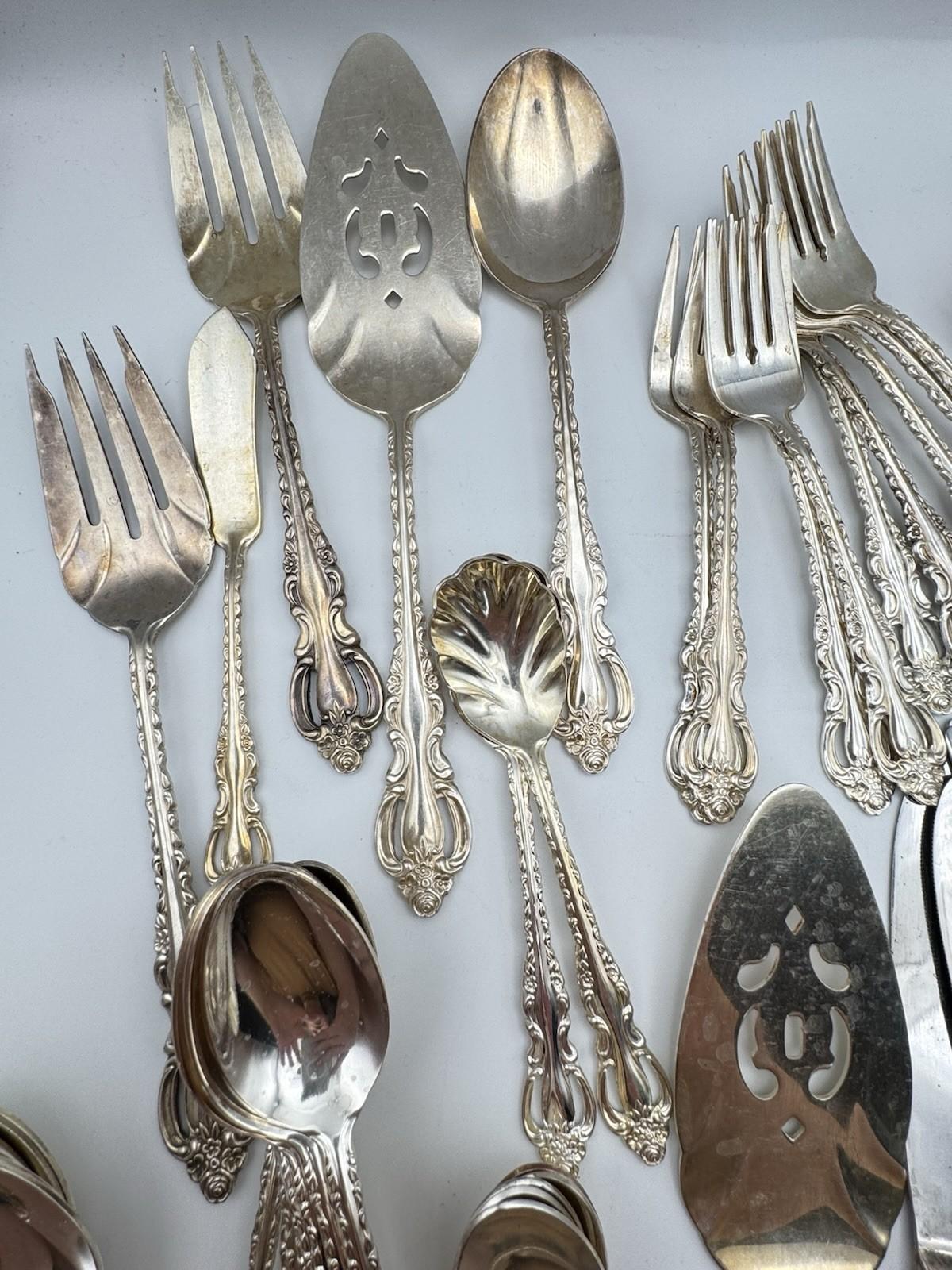 74 Pcs Countess International Silver 1969 Silverplate Flatware Set Cloth Case