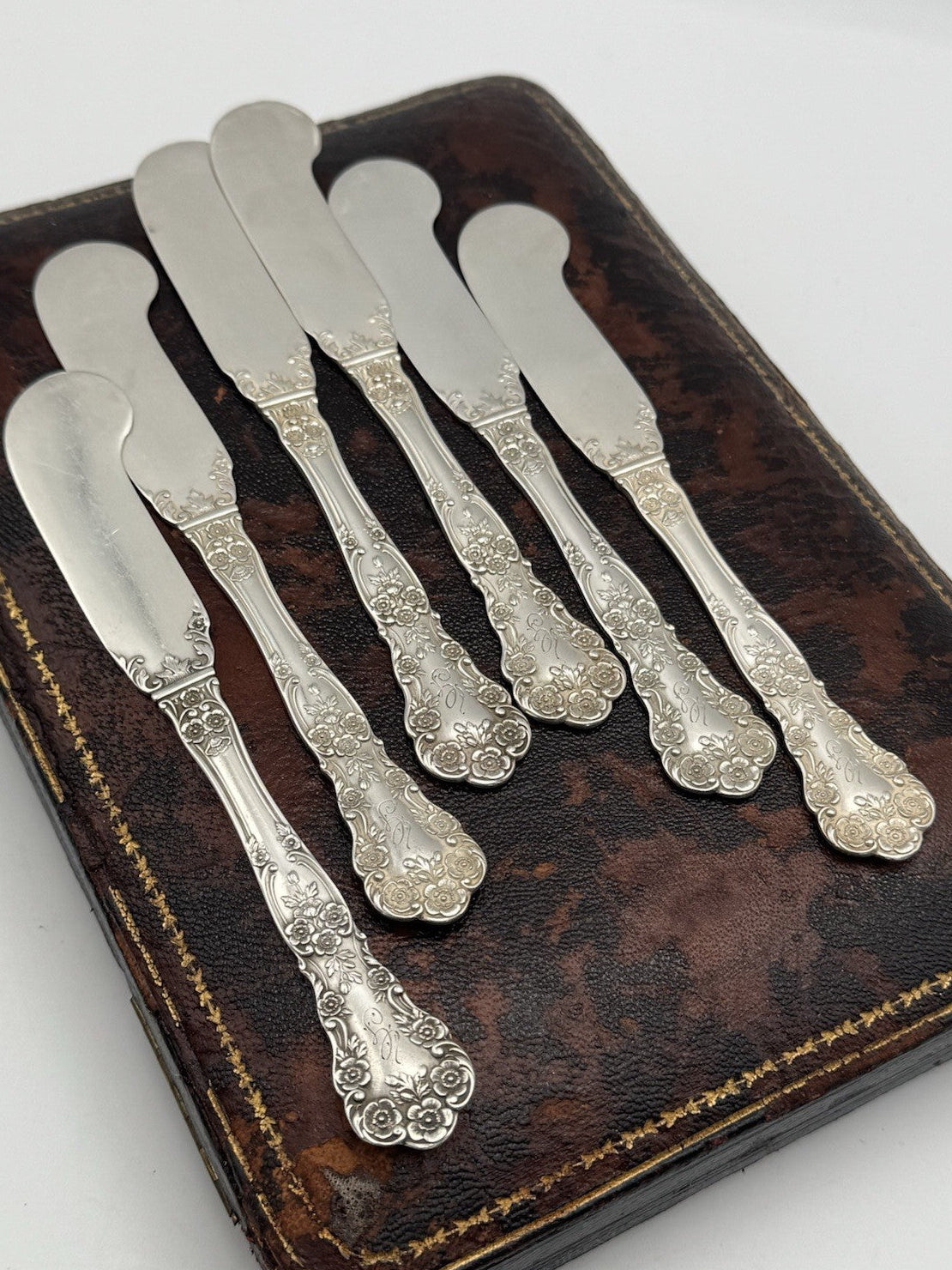 6 Sterling Gorham Buttercup Butter Knives Spreaders Pat 1900 Mono G - 142.6g