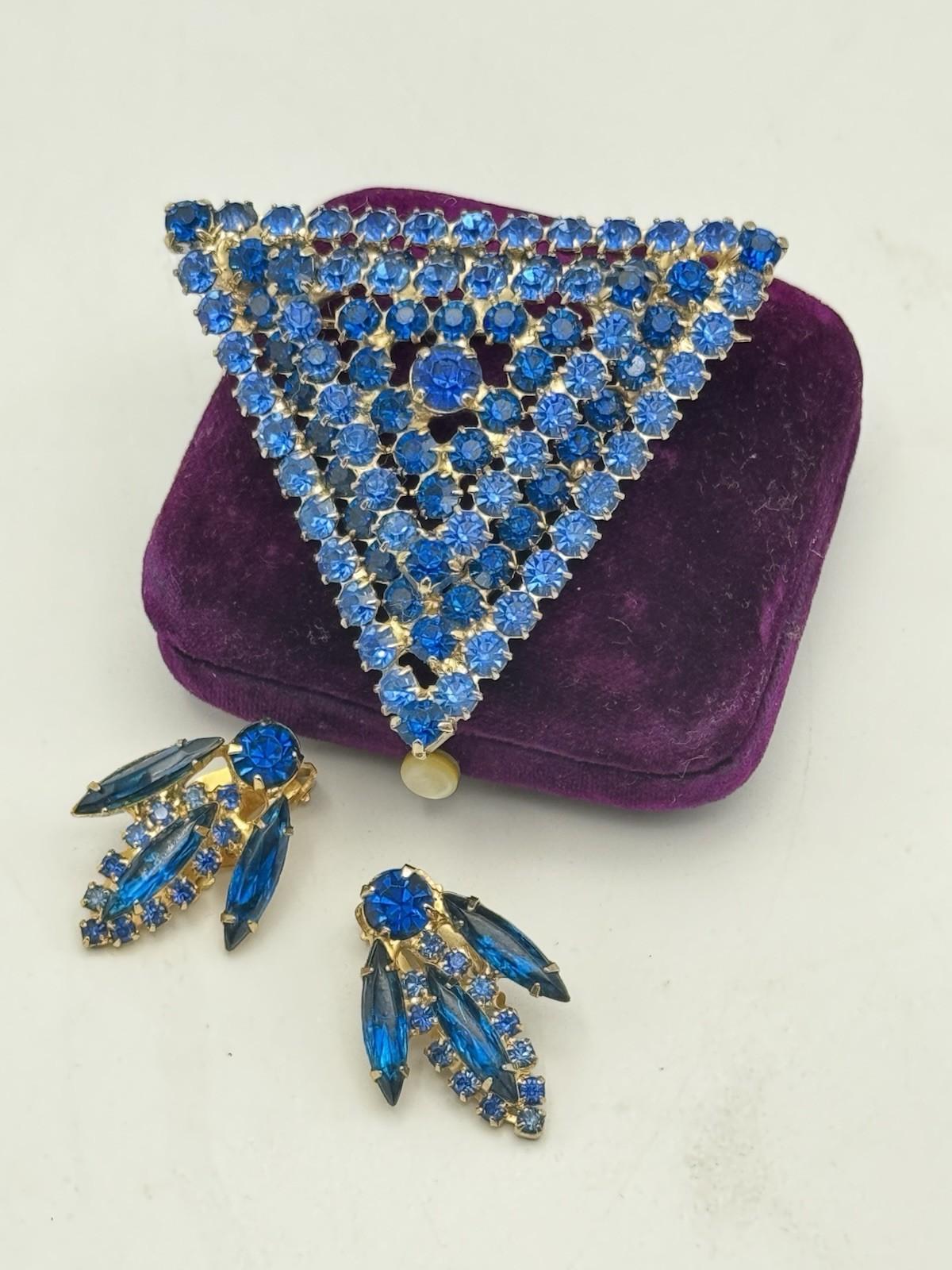 Vintage Jewelry Set Juliana Style Electric Blue Brooch & Earrings