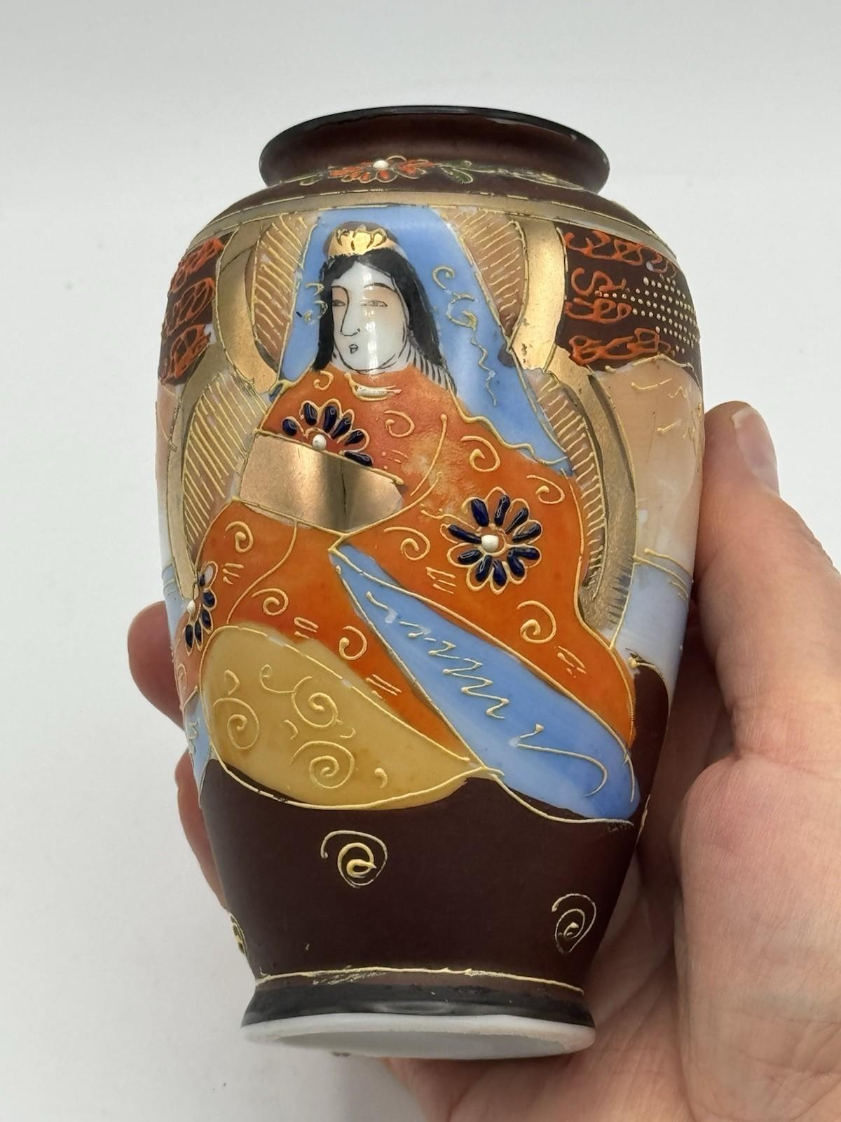 Vintage Japanese Vase Moriage Geisha Hand Painted Gilt Enamel 5” 2” Opening