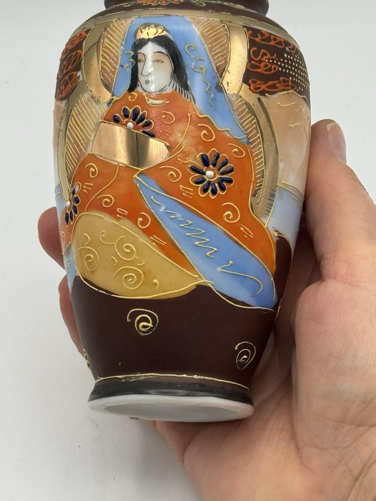 Vintage Japanese Vase Moriage Geisha Hand Painted Gilt Enamel 5” 2” Opening
