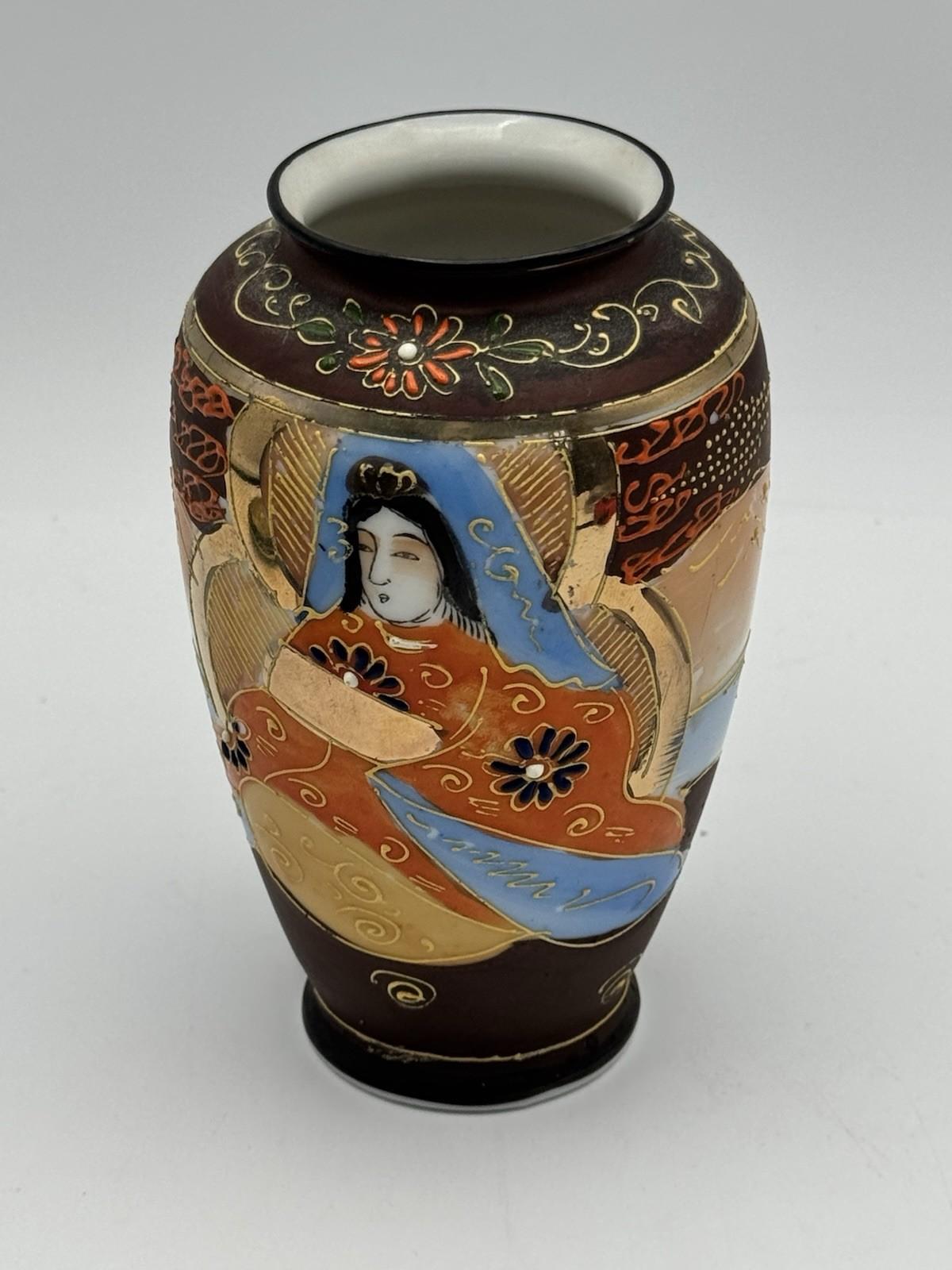 Vintage Japanese Vase Moriage Geisha Hand Painted Gilt Enamel 5” 2” Opening
