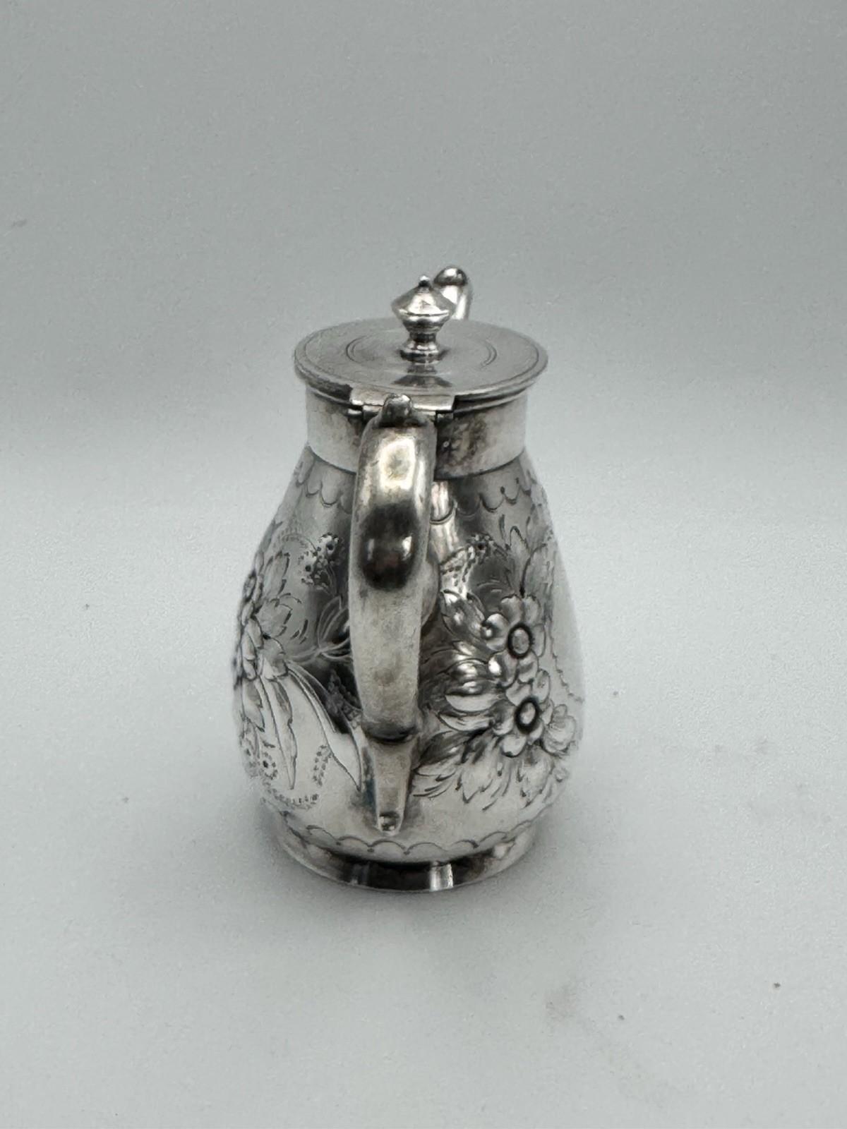 Antique Silverplate Coffee Tea Pot Meriden B Company Repousse Floral Hinged Lid