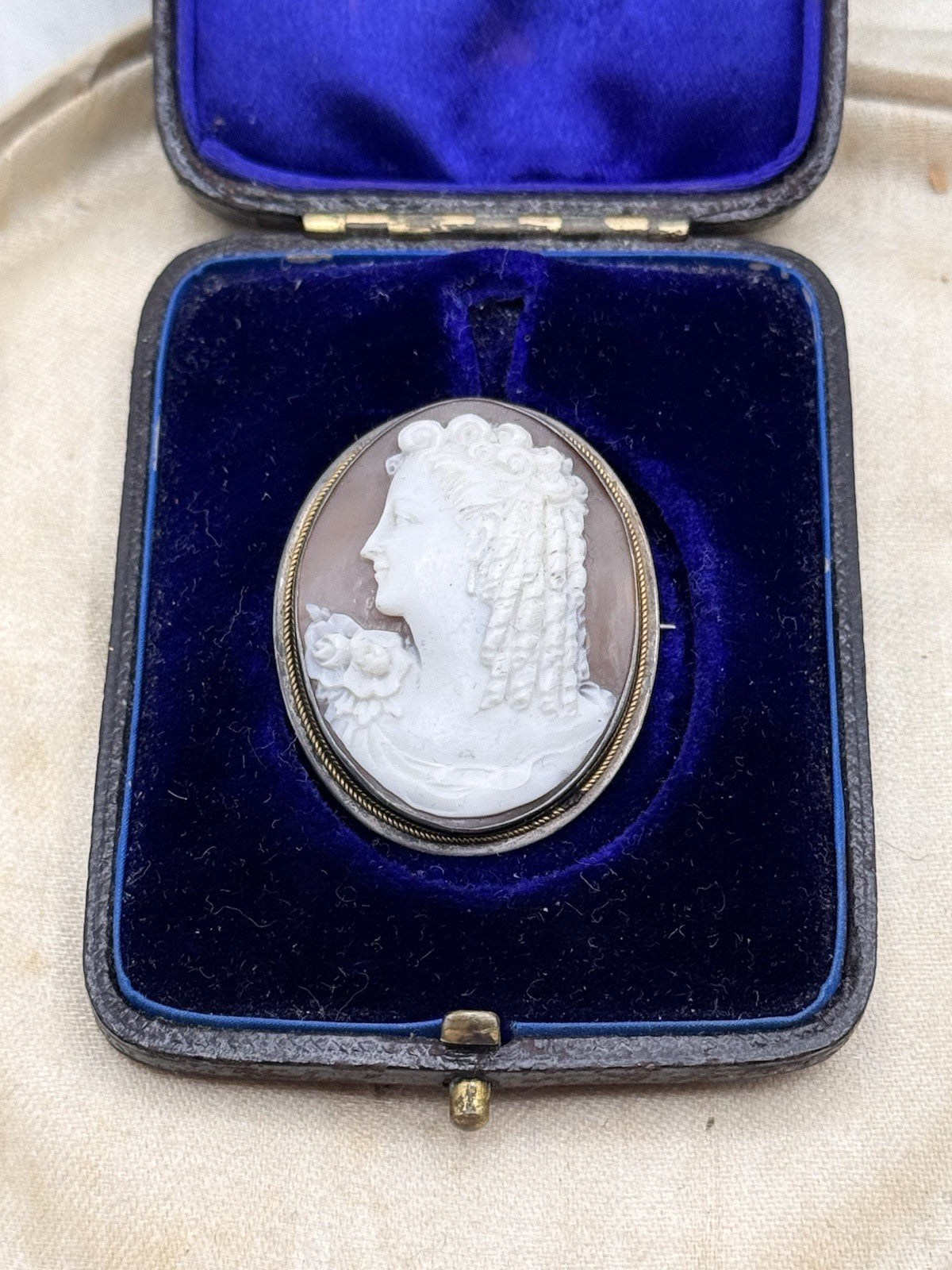 VICTORIAN Cameo Brooch Shell Carved Lady Left Facing C Clasp Rope Bezel Accent