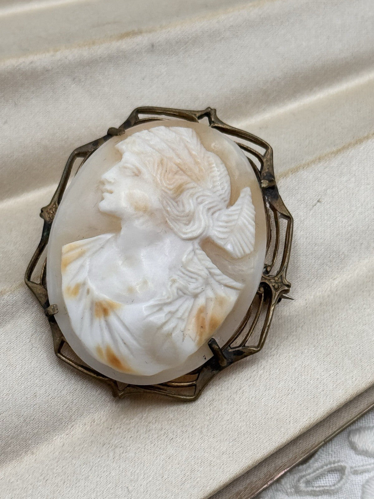 Vintage Cameo Brooch Shell Carved Goldtone Frame Art Nouveau Style