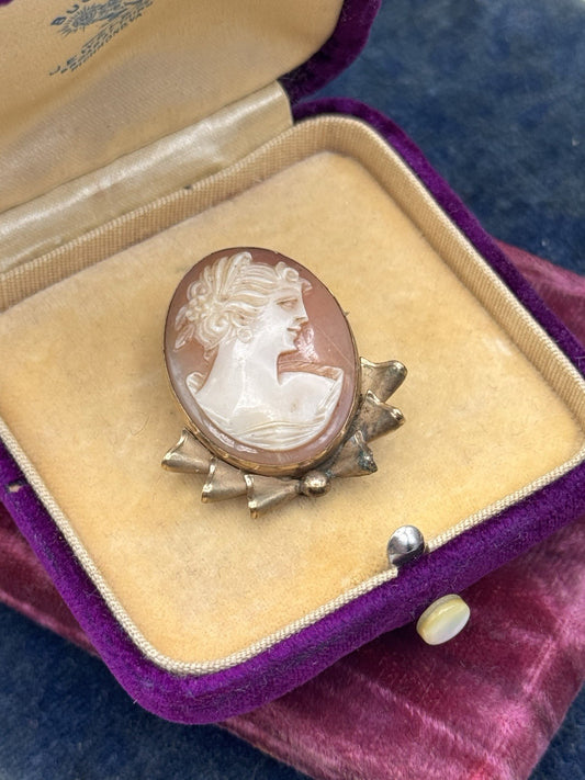 Vintage Cameo Brooch Pendant (14K GF Gold-Filled) 1” Oval