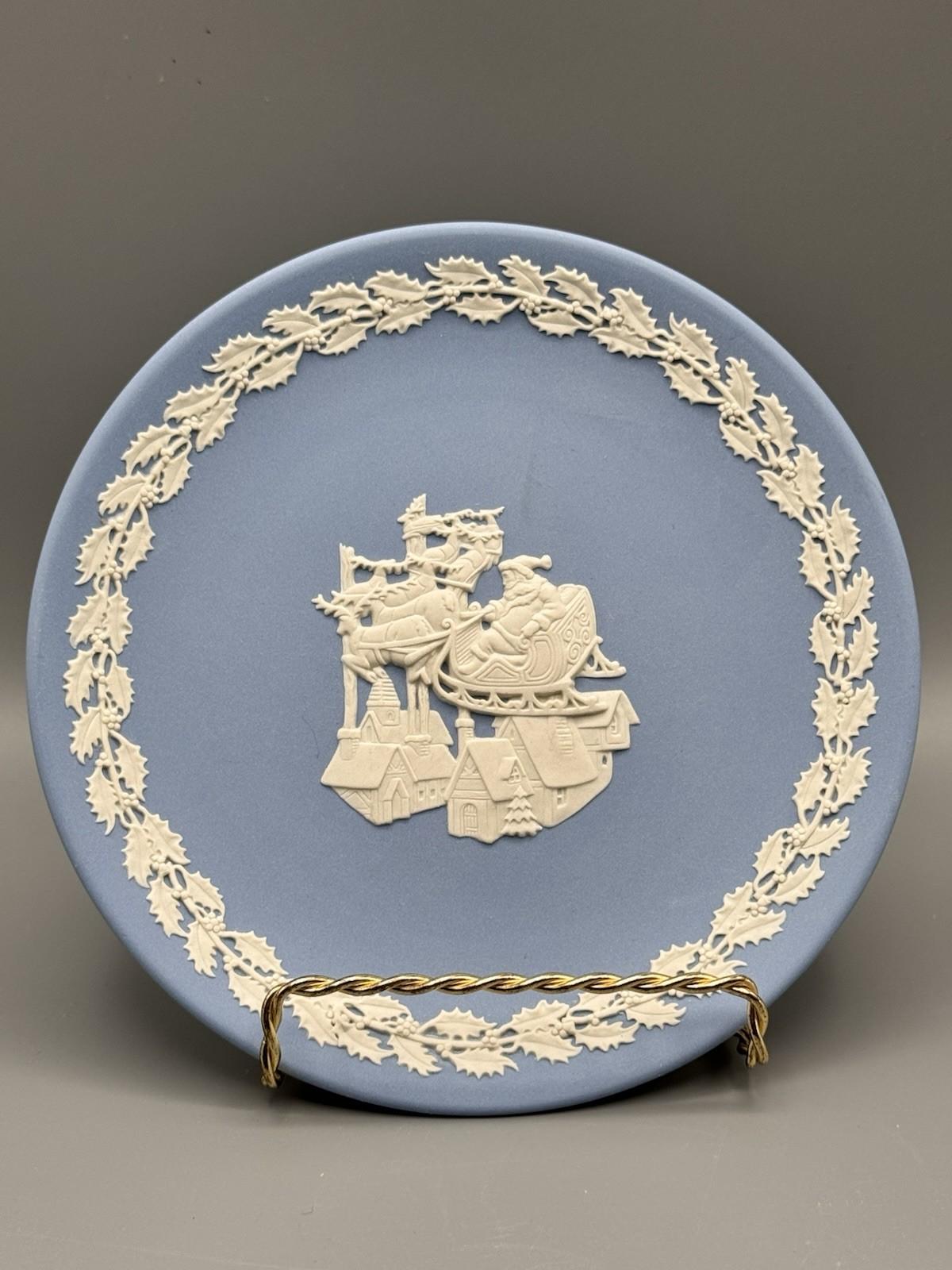 Wedgwood Dillard Exclusive Santa Sleigh Plate Blue 6.75”