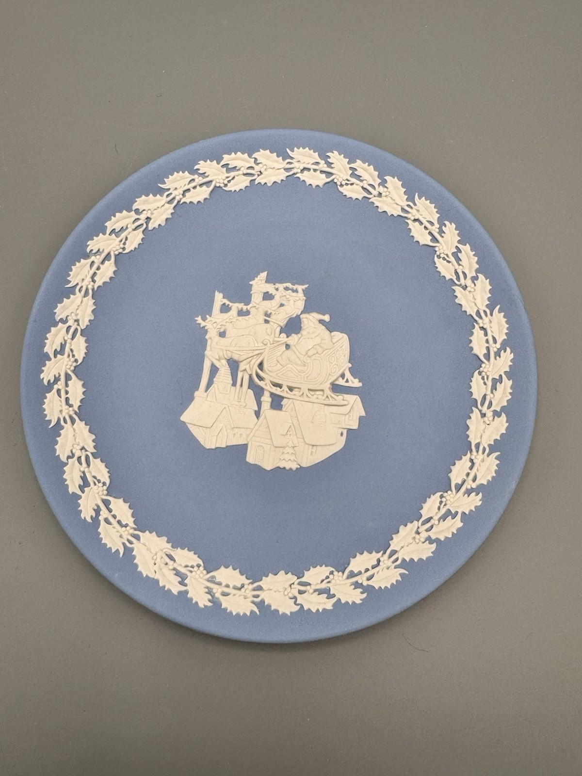Wedgwood Dillard Exclusive Santa Sleigh Plate Blue 6.75”