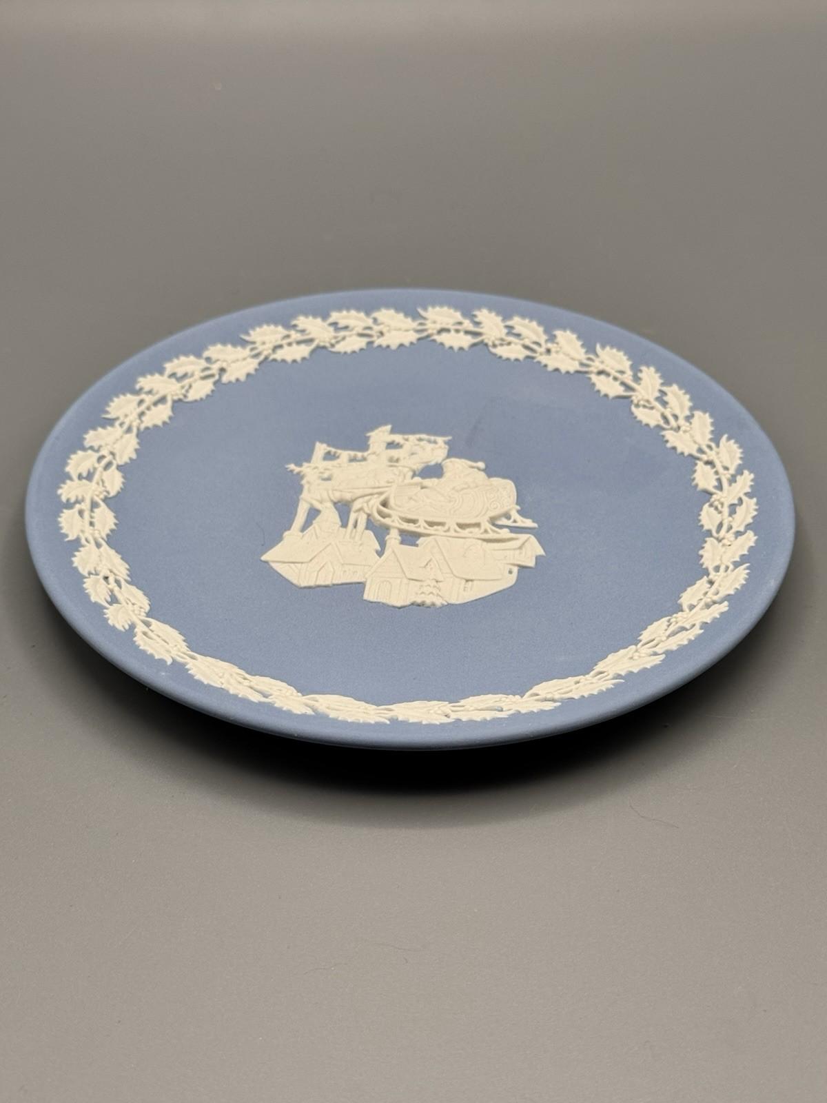 Wedgwood Dillard Exclusive Santa Sleigh Plate Blue 6.75”