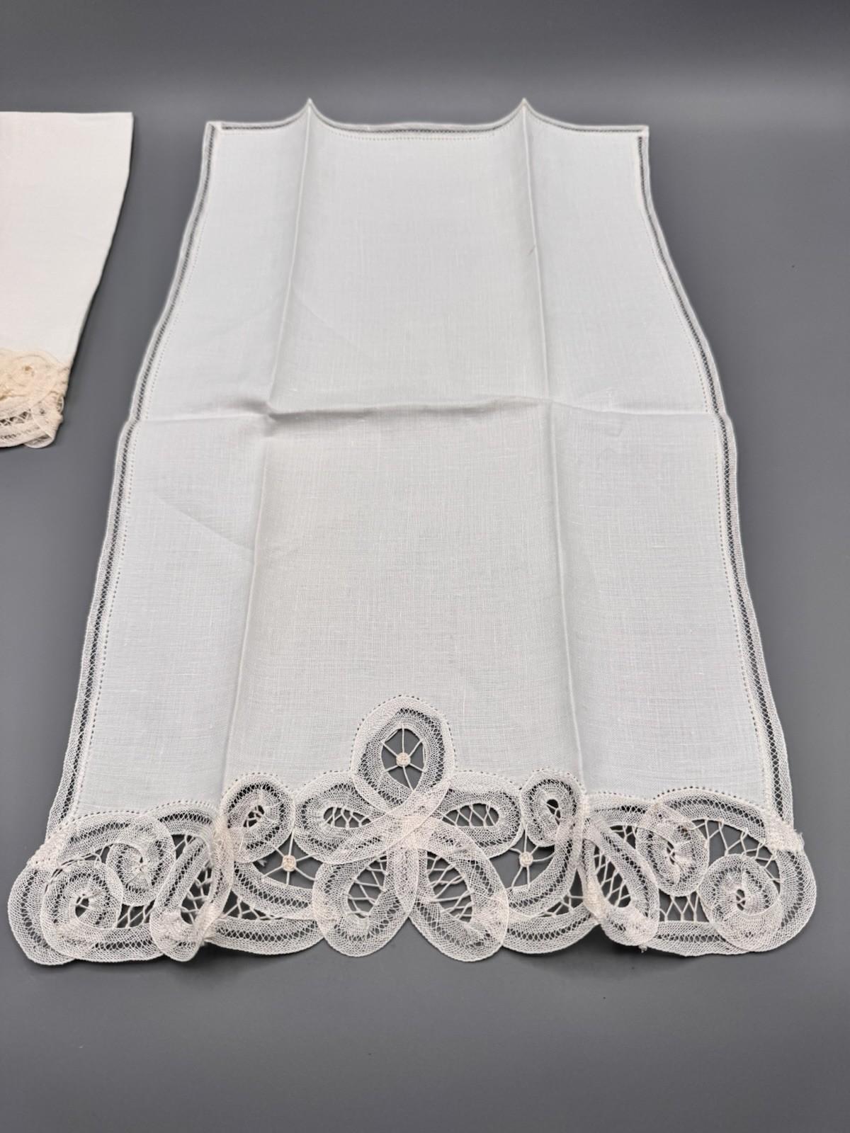Vintage Linen Hand Towels Lace Appliqué Trim Estate Pair 17x11