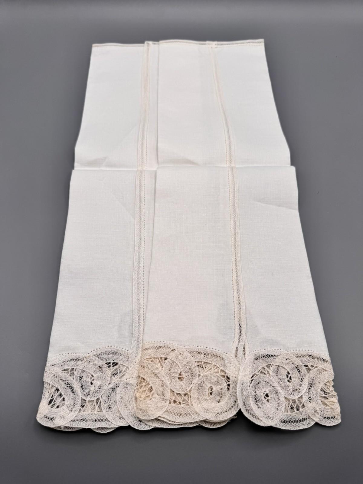 Vintage Linen Hand Towels Lace Appliqué Trim Estate Pair 17x11