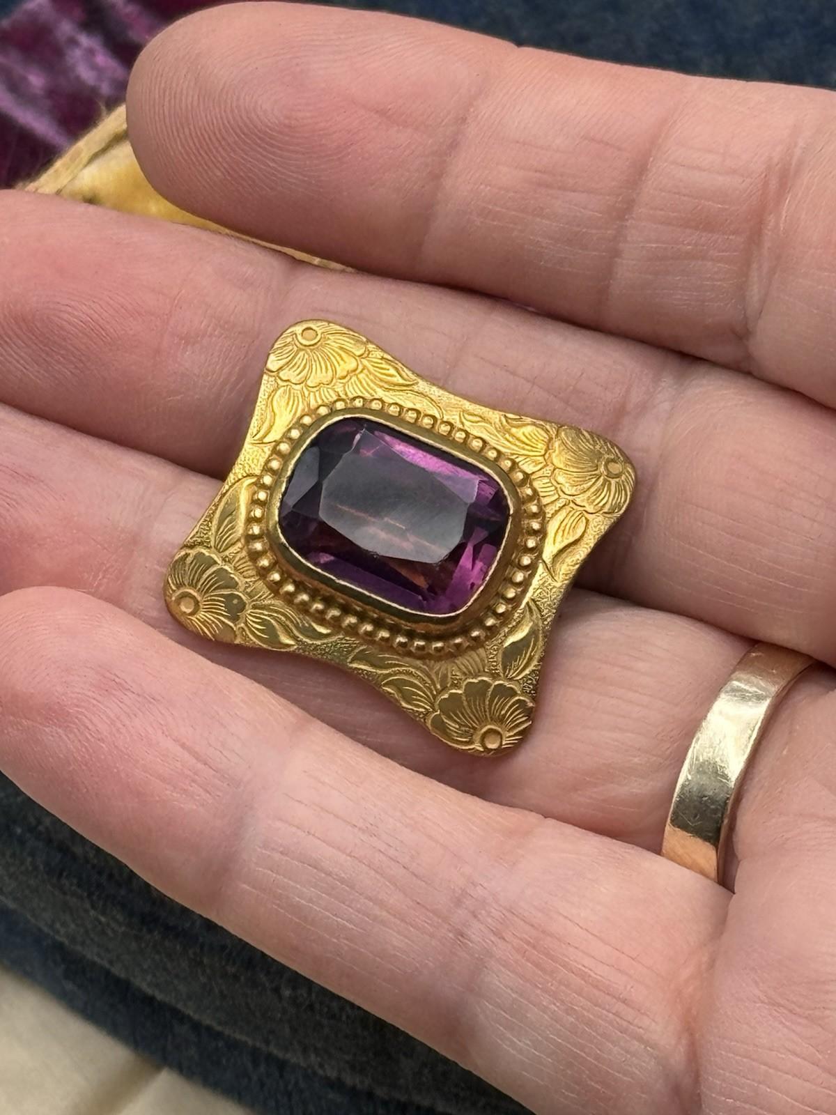 Antique Edwardian Brooch Goldtone Purple Floral Design Glass 1.1”