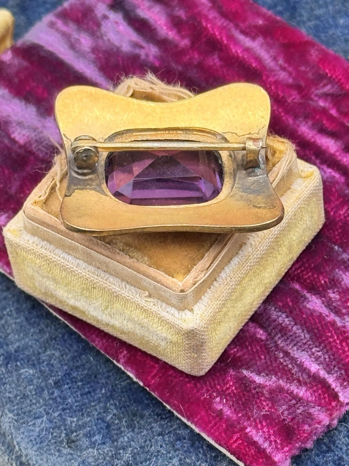 Antique Edwardian Brooch Goldtone Purple Floral Design Glass 1.1”