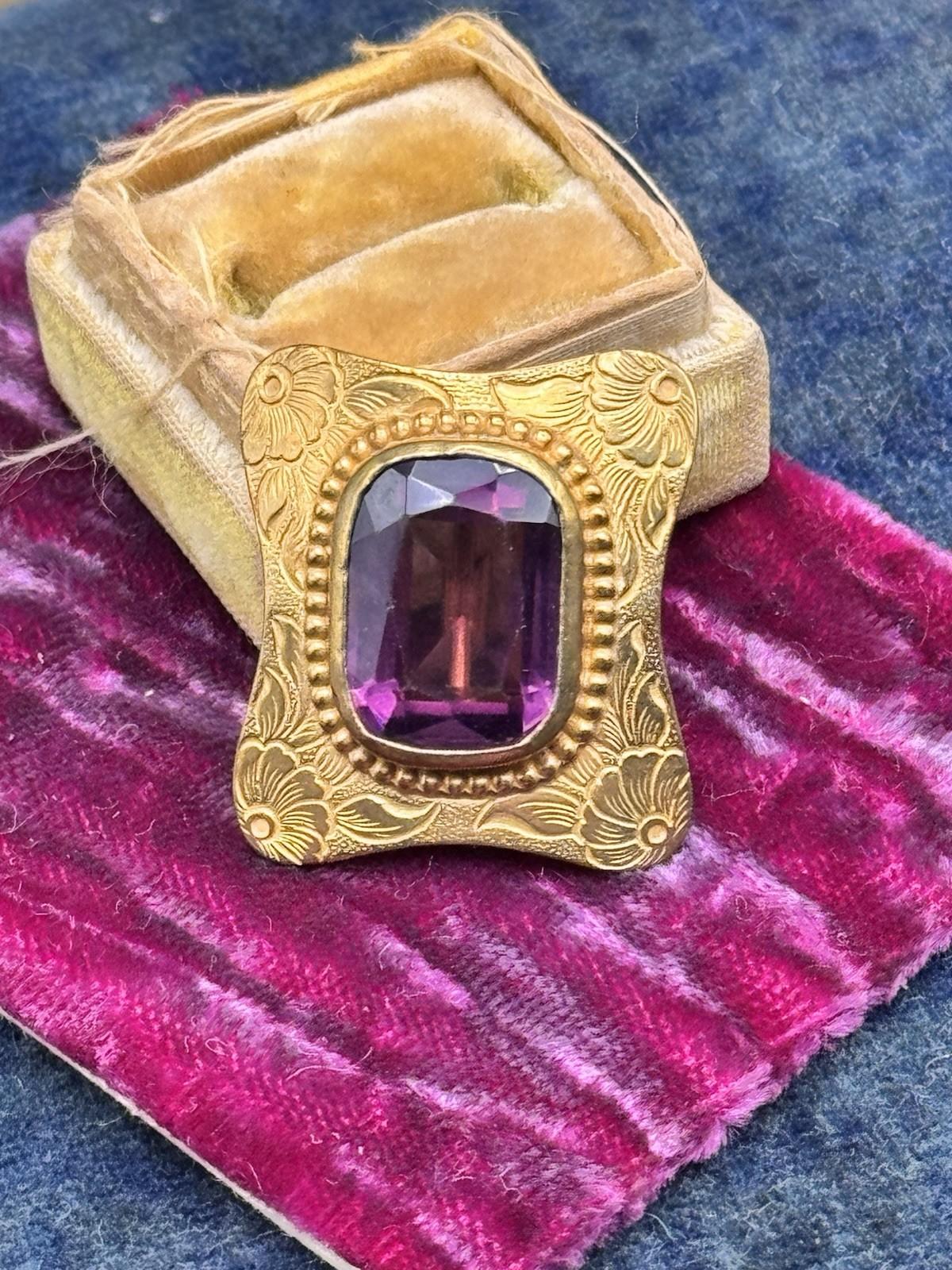 Antique Edwardian Brooch Goldtone Purple Floral Design Glass 1.1”
