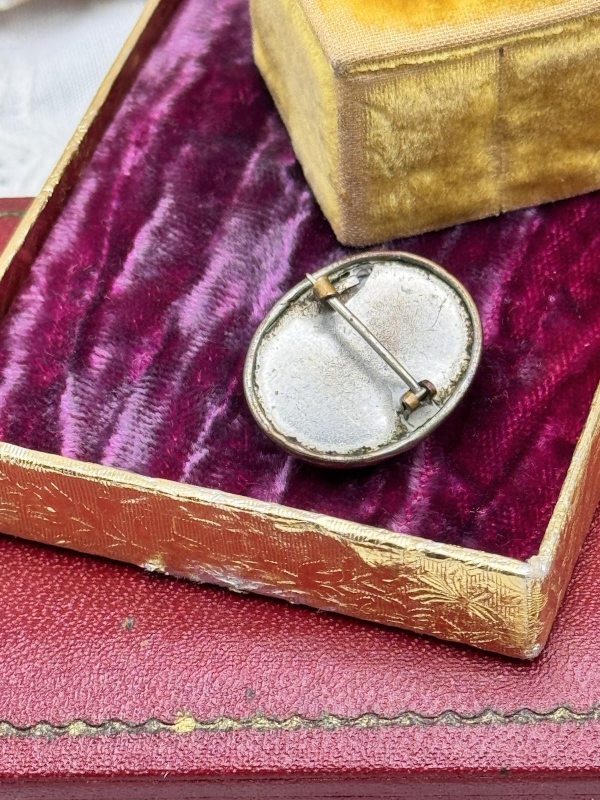 Antique Milk Glass Cameo Brooch Silvertone Oval Lady Profile 1in