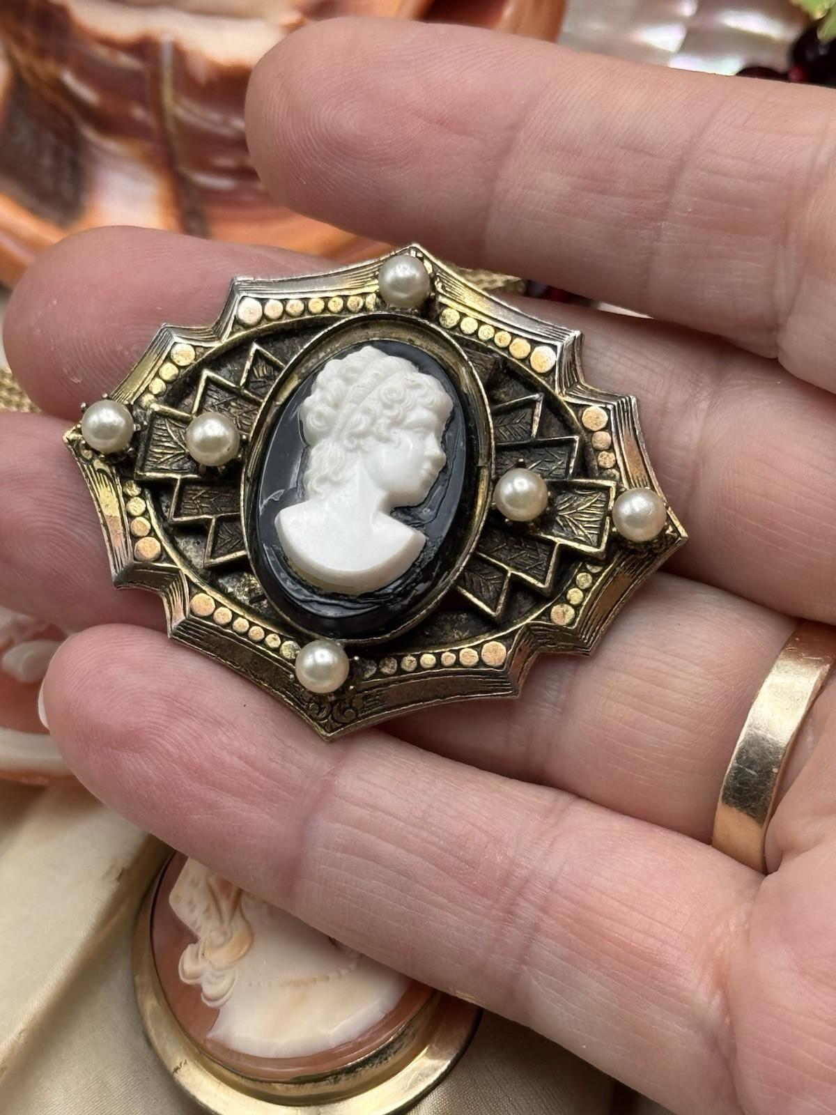 Vintage Cameo Brooch Goldtone Faux Pearl Black White Lady Portrait Pin