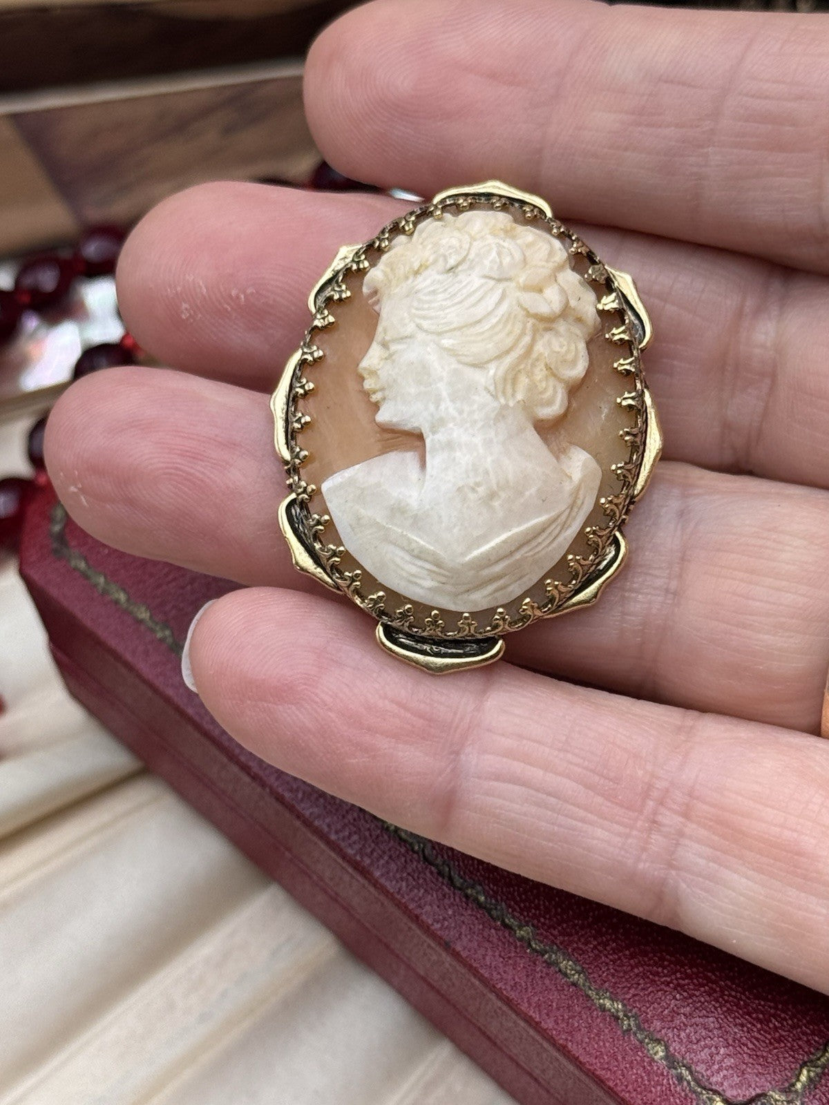 Vintage Faux Cameo Brooch Pendant Goldtone Lady Portrait Oval Pin 1.5”
