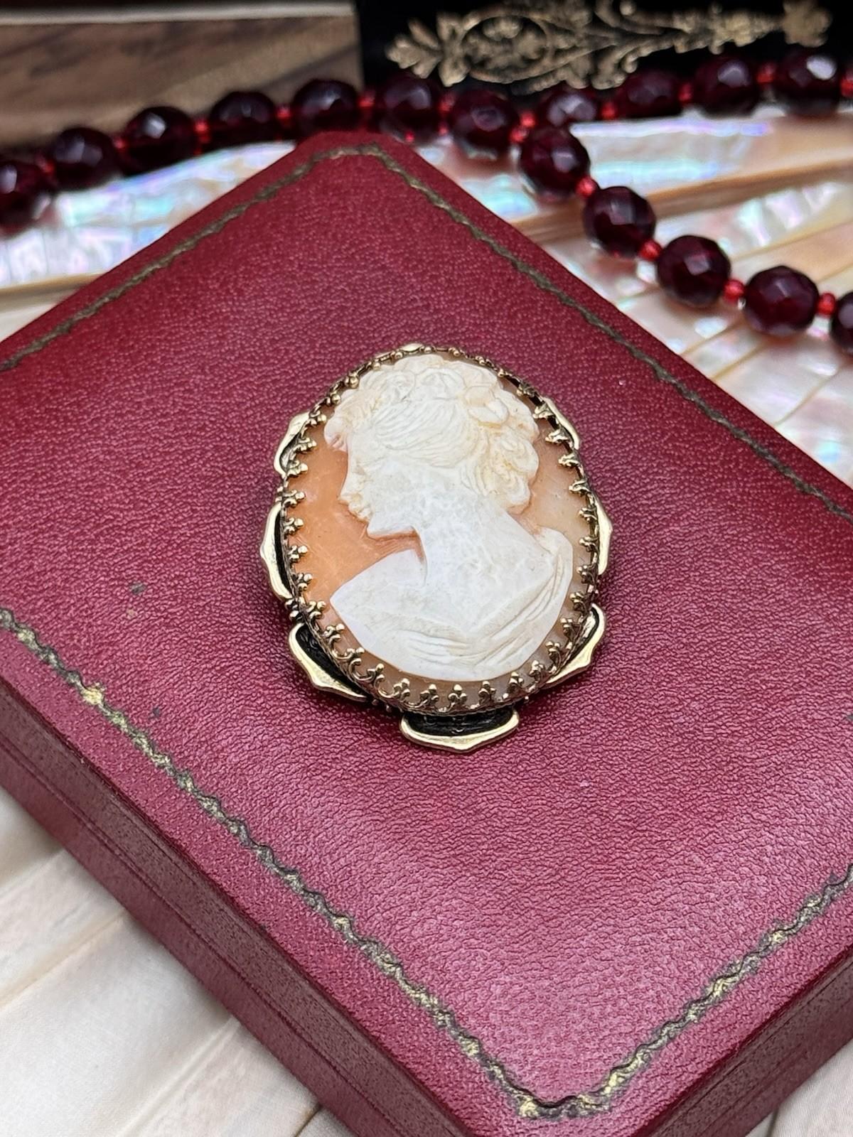 Vintage Faux Cameo Brooch Pendant Goldtone Lady Portrait Oval Pin 1.5”