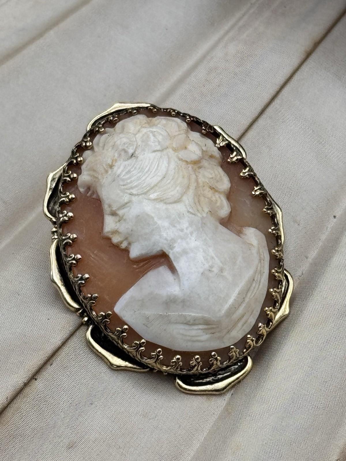 Vintage Faux Cameo Brooch Pendant Goldtone Lady Portrait Oval Pin 1.5”